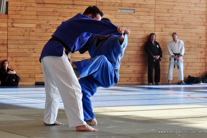 110417_budo-benefiz-gala_100_judo_yokotomoenage_zeitlupe
