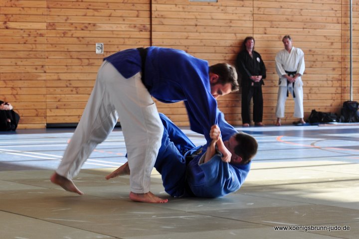 110417_budo-benefiz-gala_103_judo_yokotomoenage_zeitlupe