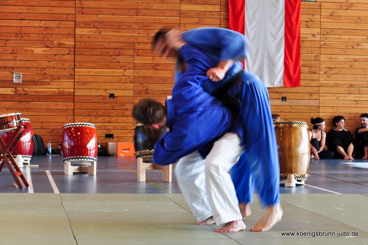 110417_budo-benefiz-gala_125_judo_tsurikomigoshi